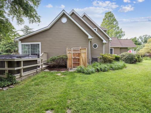 a house with a yard in front of it at Miles Rest in Royal Oak