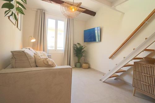 New! Beach Escape in Old Antibes