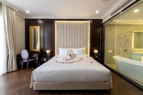 Katil atau katil-katil dalam bilik di Adamo Hotel Hung Yen - Free Daily Access To The Jimjilbang