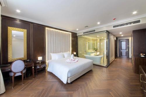 Katil atau katil-katil dalam bilik di Adamo Hotel Hung Yen - Free Daily Access To The Jimjilbang
