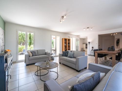 Χώρος καθιστικού στο Luxurious villa in Oupia with private pool