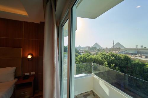 Balkón nebo terasa v ubytování Royal Nine Pyramids View Hotel