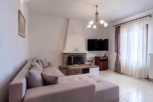 a living room with a couch and a tv at Kallisti's house in Mákri