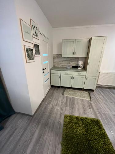 Una cocina o zona de cocina en Green House