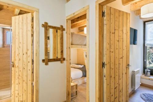 a room with two bunk beds and a bedroom at Eth Estel de Salardú--Casa con vistas de ensueño-Fibra Optica- 5 TV in Salardú