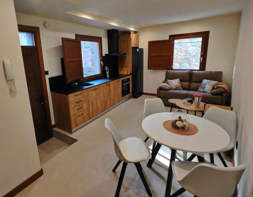 a living room with a table and chairs and a couch at Vivienda Unifamiliar Ventana a la Clerecía in Salamanca
