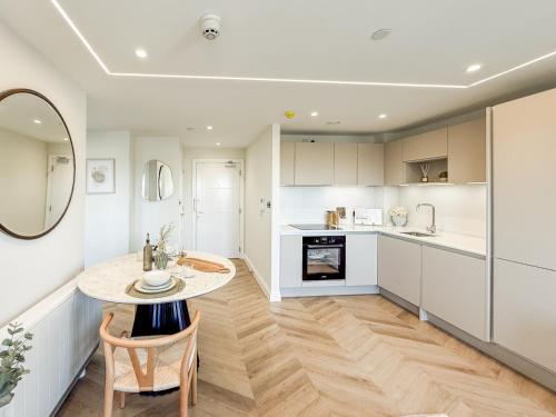 Kuchyň nebo kuchyňský kout v ubytování 1 Bed Flat - Sleeps 2 - Parking - Wifi