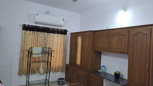 Una cocina o zona de cocina en Idukki Nest