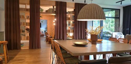 Posezení v ubytování GORA - Вила Villa for 22 Guests, Пампорово, Rhodope Mountains
