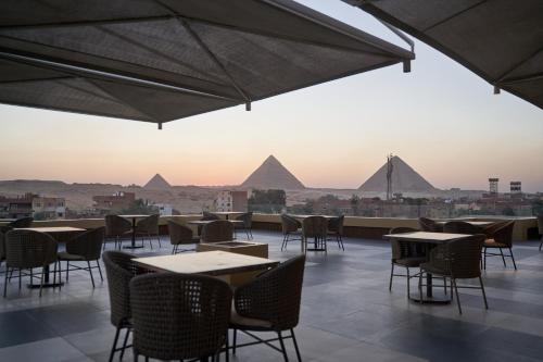 Royal Nine Pyramids View Hotel