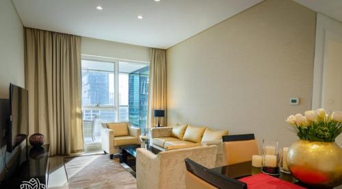 Un televizor și/sau centru de divertisment la Blissful 1 bdr in Business Bay