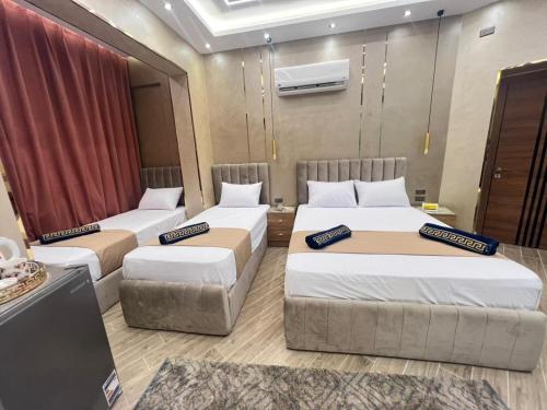 Cama o camas de una habitación en Cairo Crystal Hotel