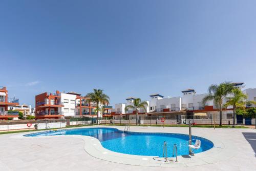 Casa Descubrimiento - Dúplex Moderno con Jardín a 5 minutos de la Playa de Vera