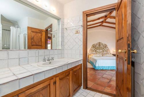 Ένα μπάνιο στο Cala di Volpe 5BR Villa