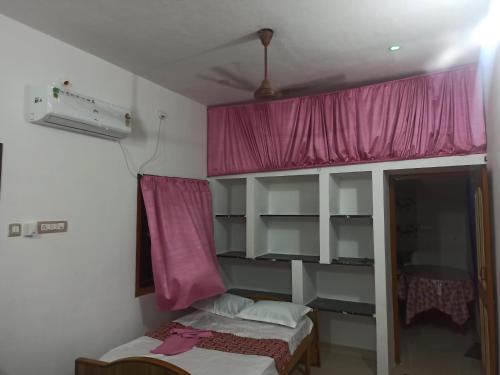 Letto o letti in una camera di Jammu HomeStay