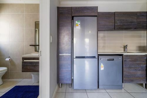 a kitchen with a refrigerator and a sink at Nom’s Amsterdam in Northriding