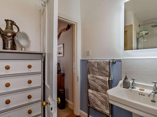 Ένα μπάνιο στο 1 Bed in Bridport 37351