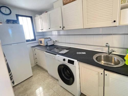 Apartamento-Primera línea playa-La Mata-Alicante