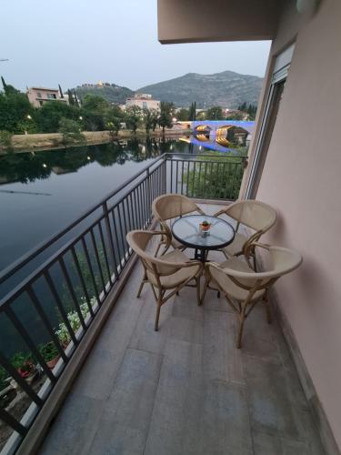 Μπαλκόνι ή βεράντα στο Trebisnjica