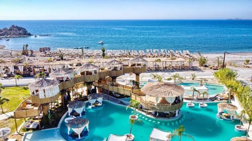 Bazén v ubytování Alia Beachfront Suites and Spa nebo v jeho okolí
