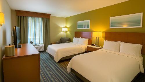 Ένα ή περισσότερα κρεβάτια σε δωμάτιο στο Holiday Inn Express - Clermont by IHG