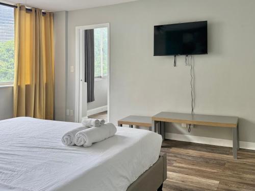a bedroom with a bed with towels on it at Atlanta Downtown! High Rise! Onsite Parking Multi Unit in Atlanta