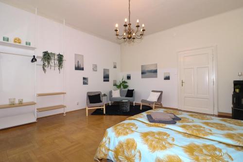 a large room with a bed and a chandelier at Altbauwohnung in Graz