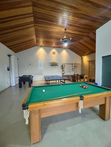 a pool table in the middle of a room at Pousada Recanto da Cascata in Águas de Lindóia