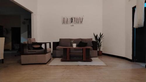 Un lugar para sentarse en Alakamandawa