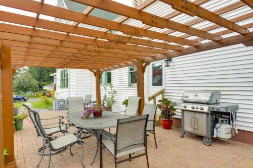 Gambar di galeri bagi Close to Lake Superior Walkable Washburn Charmer! di Washburn