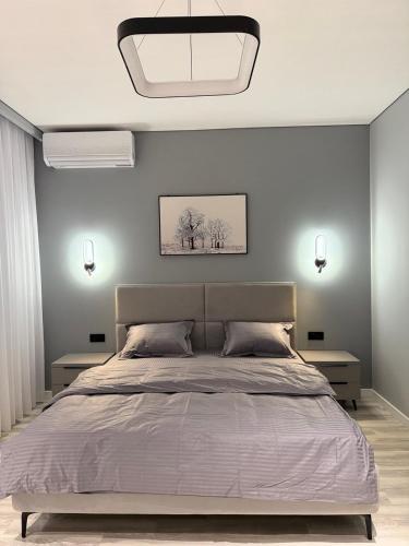 En eller flere senge i et værelse på Piramit Tower New High-Tech Apartment