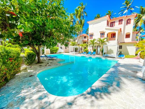 a swimming pool in the backyard of a villa at LOS CORALES Resort VILLAS & Apartments WIFI BEACH Club & SPA in Punta Cana