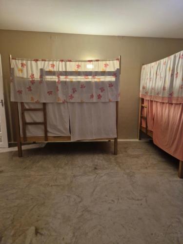 Ένα ή περισσότερα κρεβάτια σε δωμάτιο στο Hostel da Pracinha Jericoacoara