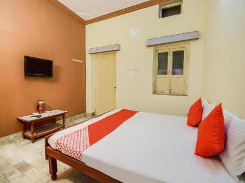 Ένα ή περισσότερα κρεβάτια σε δωμάτιο στο Super Hotel O Anand Hotel Jodhpur