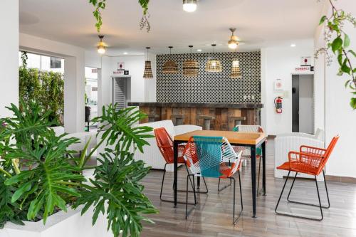 Posezení v ubytování A residence with 4 bedrooms in a private community with a swimming pool