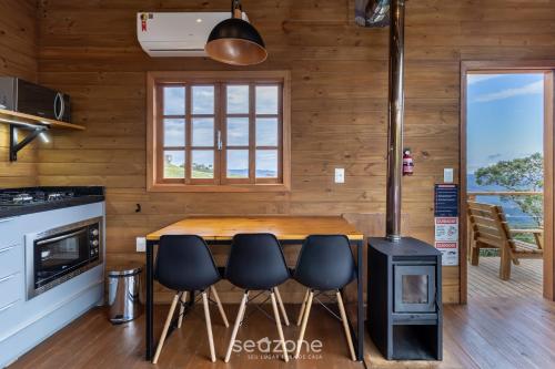 Η κουζίνα ή μικρή κουζίνα στο Cabana romântica com vista na serra VST033