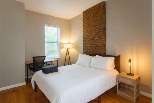 Fotografie z fotogalerie ubytování Stylish 2BR Apartment with Private Balcony near Soulard v destinaci Soulard