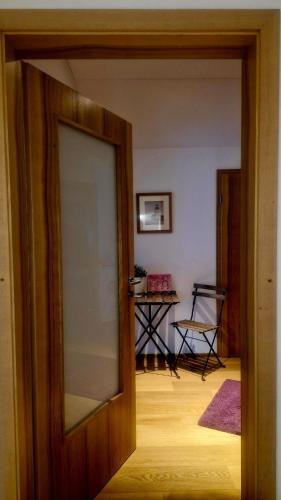 an open door to a room with a table at Ferienwohnung am Bühl in Cham