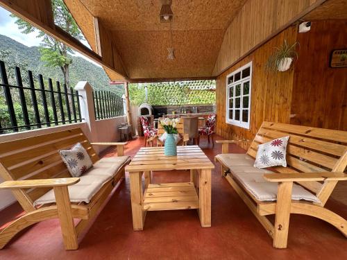 Posezení v ubytování La posada del minero Oxapampa