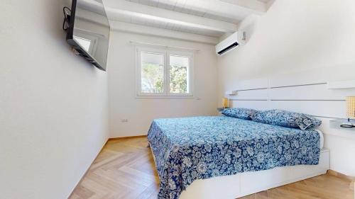 a small bedroom with a bed and a window at Onnis Home Stay in Villasimius