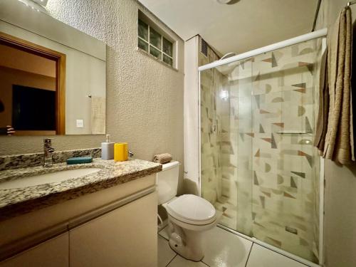 a bathroom with a shower and a toilet and a sink at Loft with a view of the forest, in front of USP in São Carlos