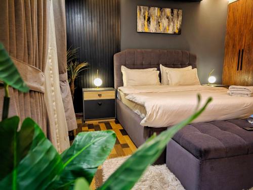 Gallery image of Goldcrest Grand Mall Luxury Apartments DHA Phase 4 Lahore in Lahore