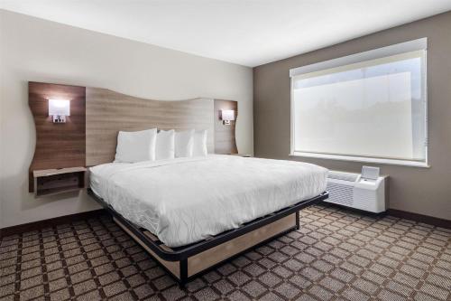Una cama o camas en una habitación de Best Western Manchester