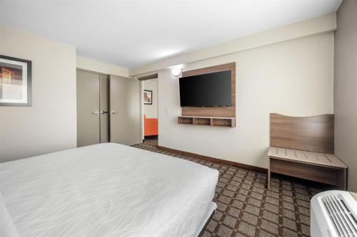 Una cama o camas en una habitación de Best Western Manchester
