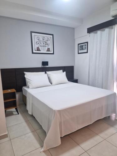 Una cama o camas en una habitación de Quarto Double