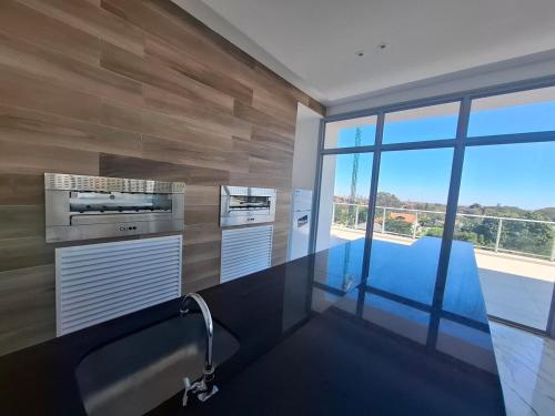 a bathroom with a stove and a tub with a window at Apartment Tower Luxury Home Palace a 100 mts Shopping del Sol con parking amplio in Asuncion