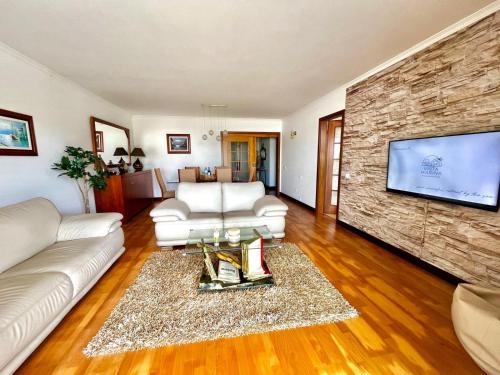 a living room with a couch and a tv at Apartment Vista Marina in Torreira