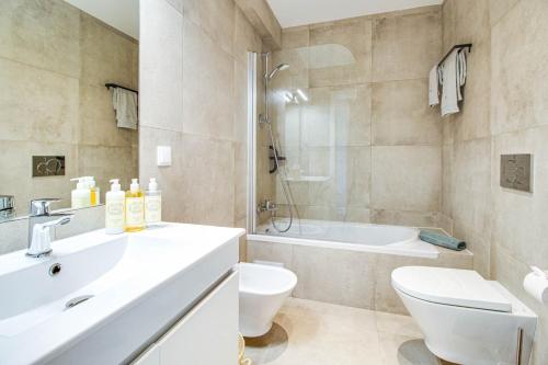 Stunning Ocean View Apt Beach 200mt AC Pool