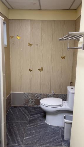 a bathroom with a toilet and a sink at UOKResort in Ban Bang Khen (1)