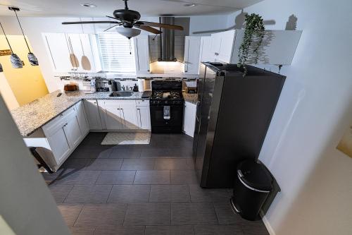 Dapur atau dapur kecil di Hudson Haven-Near NYC Transit